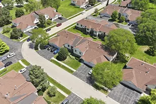 831 E Carriage Ln, Palatine, IL 60074 - Photo 30