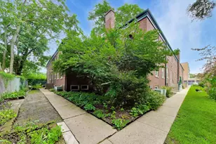 2417 W Fitch Ave, Chicago, IL 60645 - Photo 18