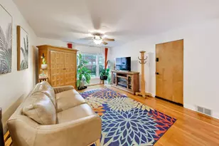 2417 W Fitch Ave, Chicago, IL 60645 - Photo 4