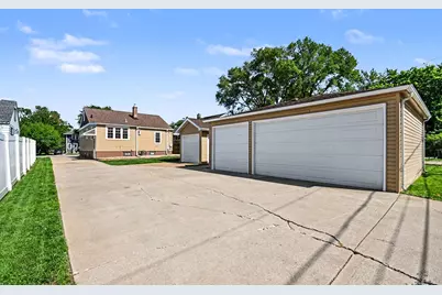 18010 Burnham Avenue, Lansing, IL 60438 - Photo 2