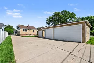 18010 Burnham Ave, Lansing, IL 60438 - Photo 2