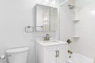 1360 N Sandburg Terrace, Chicago, IL 60610 - Photo 12
