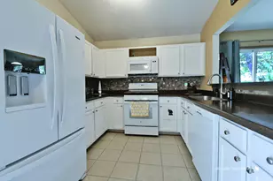 1525 Southport Ct, Zion, IL 60099 - Photo 14