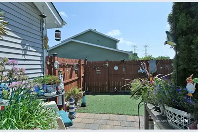 1525 Southport Court, Zion, IL 60099 - Photo 2