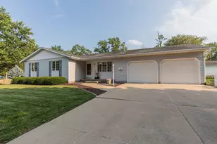 301 9th St, Mendota, IL 61342 - Photo 2