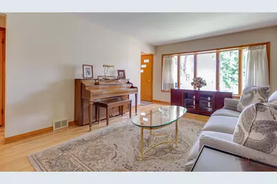 7029 W Kedzie Street, Niles, IL 60714 - Photo 4