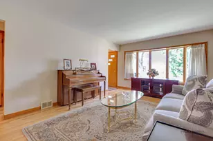 7029 W Kedzie St, Niles, IL 60714 - Photo 4