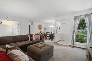 951 Manchester Cir, Schaumburg, IL 60193 - Photo 4
