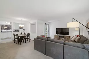 951 Manchester Cir, Schaumburg, IL 60193 - Photo 6