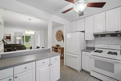 951 Manchester Circle #951, Schaumburg, IL 60193 - Photo 10