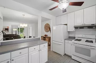 951 Manchester Cir, Schaumburg, IL 60193 - Photo 10