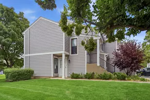 951 Manchester Cir, Schaumburg, IL 60193 - Photo 2