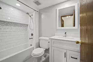 951 Manchester Cir, Schaumburg, IL 60193 - Photo 12