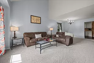 640 Green Meadow Ln, Geneva, IL 60134 - Photo 4