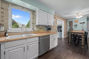 640 Green Meadow Ln, Geneva, IL 60134 - Photo 8