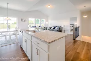 300 N Aspen Dr, Cortland, IL 60112 - Photo 24