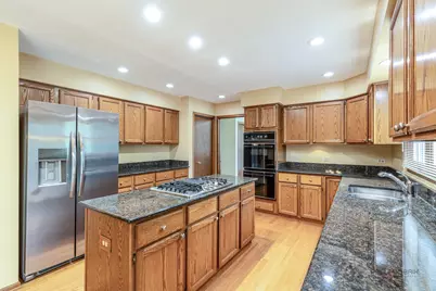 8 N Old Creek Road, Vernon Hills, IL 60061 - Photo 32