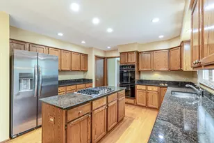 8 N Old Creek Rd, Vernon Hills, IL 60061 - Photo 32