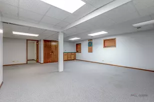 8 N Old Creek Rd, Vernon Hills, IL 60061 - Photo 48