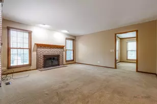 8 N Old Creek Rd, Vernon Hills, IL 60061 - Photo 34