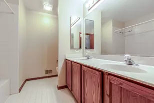 8 N Old Creek Rd, Vernon Hills, IL 60061 - Photo 46