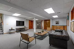 8 N Old Creek Rd, Vernon Hills, IL 60061 - Photo 20