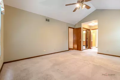 8 N Old Creek Road, Vernon Hills, IL 60061 - Photo 40