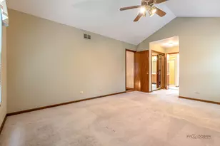 8 N Old Creek Rd, Vernon Hills, IL 60061 - Photo 40