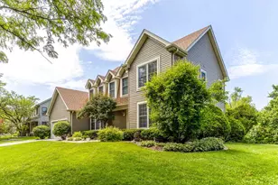 8 N Old Creek Rd, Vernon Hills, IL 60061 - Photo 2