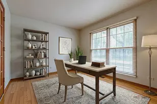 8 N Old Creek Rd, Vernon Hills, IL 60061 - Photo 14