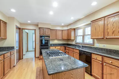 8 N Old Creek Road, Vernon Hills, IL 60061 - Photo 30