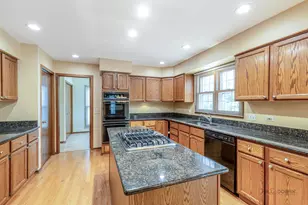8 N Old Creek Rd, Vernon Hills, IL 60061 - Photo 30