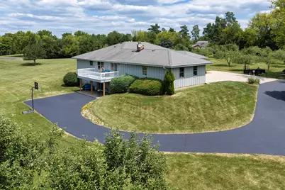 195 Clover Hill Lane, North Barrington, IL 60010 - Photo 2