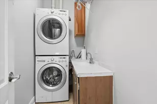 1915 W Wolfram St, Chicago, IL 60657 - Photo 28