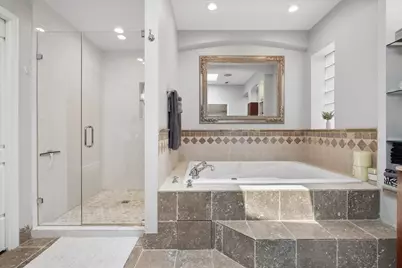 1915 W Wolfram Street, Chicago, IL 60657 - Photo 26