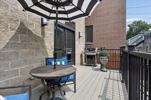 1915 W Wolfram St, Chicago, IL 60657 - Photo 40