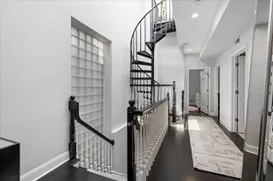 1915 W Wolfram St, Chicago, IL 60657 - Photo 20