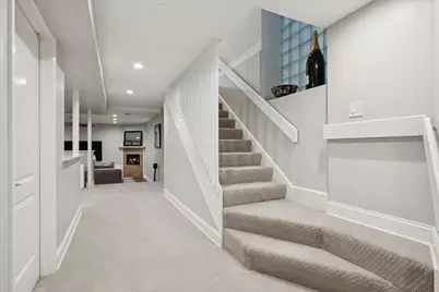 1915 W Wolfram Street, Chicago, IL 60657 - Photo 32