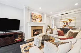 1915 W Wolfram St, Chicago, IL 60657 - Photo 4