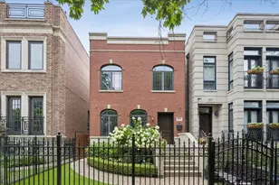 1915 W Wolfram St, Chicago, IL 60657 - Photo 2