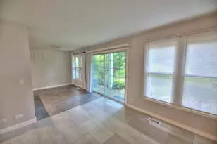 1850 Pebble Beach Cir, Elk Grove Village, IL 60007 - Photo 4