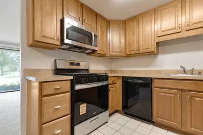 117 Cotuit Court, Schaumburg, IL 60193 - Photo 4