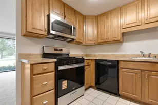 117 Cotuit Ct, Schaumburg, IL 60193 - Photo 4