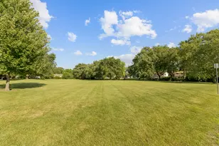 117 Cotuit Ct, Schaumburg, IL 60193 - Photo 16
