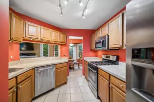 27W175 Emerson Ct, Winfield, IL 60190 - Photo 6