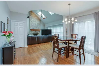 2423 Bainbridge Boulevard, West Chicago, IL 60185 - Photo 10