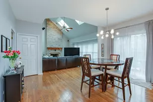 2423 Bainbridge Blvd, West Chicago, IL 60185 - Photo 10