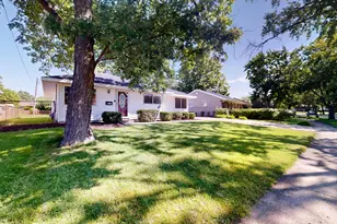 2517 Fairway Dr, Joliet, IL 60435 - Photo 2