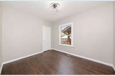 10742 S Prairie Avenue, Chicago, IL 60628 - Photo 12