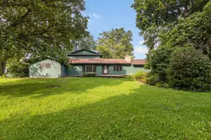 749 N Sharon Dr, Woodstock, IL 60098 - Photo 1